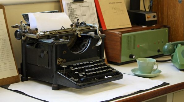 typewriter-163990_960_720-595x331